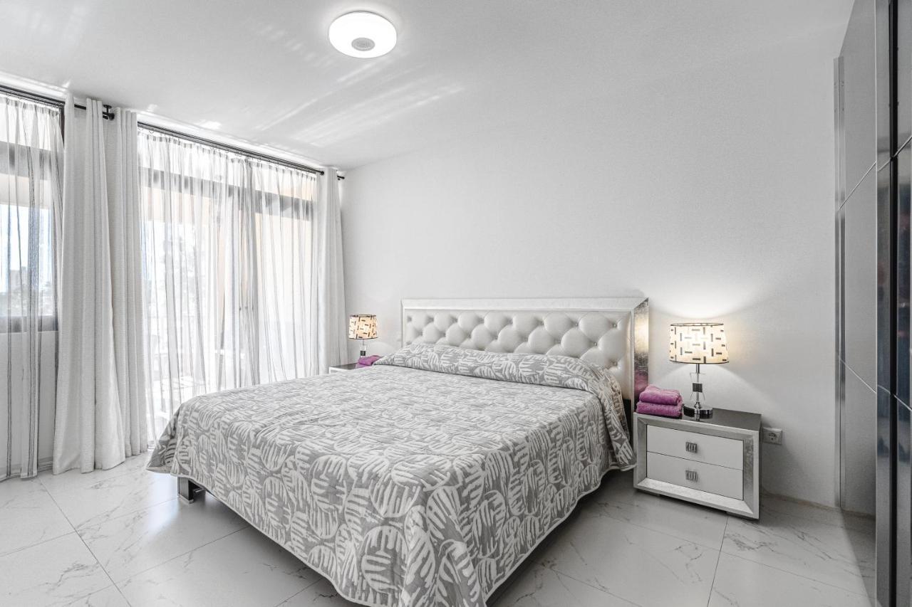 Amazing 3 Bedroom Apartment On The First Line Of The Best Las Americas Beach, Air Conditioner And Terrace Ocean View Playa de las Américas Exterior foto
