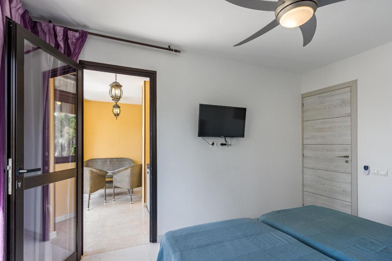 Amazing 3 Bedroom Apartment On The First Line Of The Best Las Americas Beach, Air Conditioner And Terrace Ocean View Playa de las Américas Exterior foto